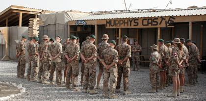 Danske soldater i Afghanistan lrer at beskytte sig mod bagholdsangreb.